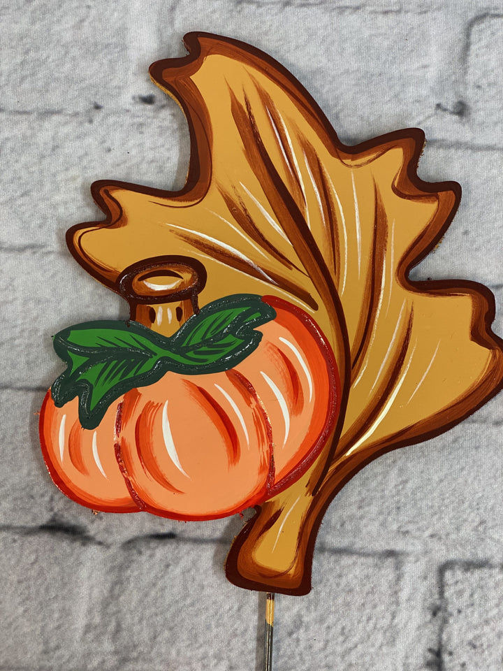 leaf and pumpkin painted yard art design